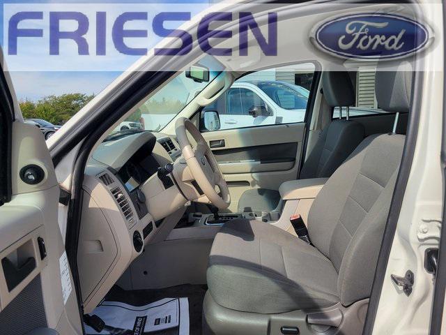 Photo of 2009 White Ford Escape Hybrid