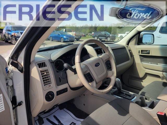 Photo of 2009 White Ford Escape Hybrid