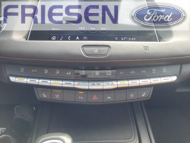Photo of 2019 Crystal White Tricoat Cadillac XT4