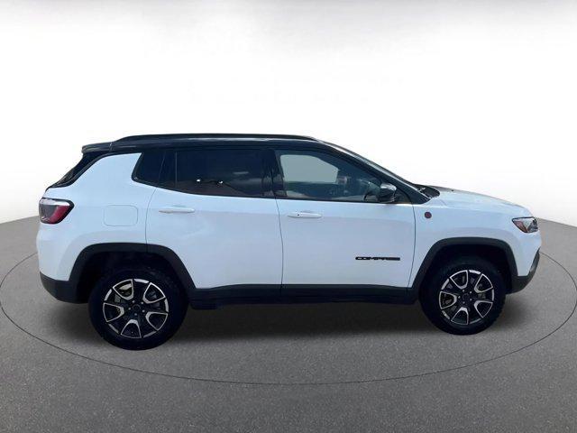 Photo of 2025 Bright White Clearcoat Jeep Compass