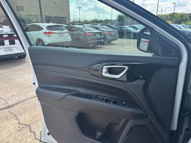 Photo of 2025 Bright White Clearcoat Jeep Compass