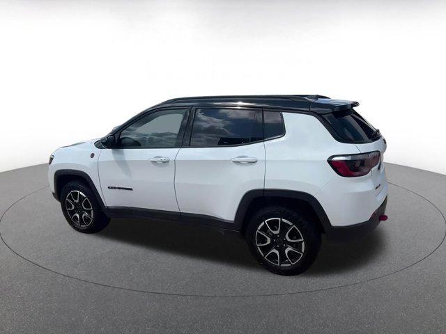 Photo of 2025 Bright White Clearcoat Jeep Compass