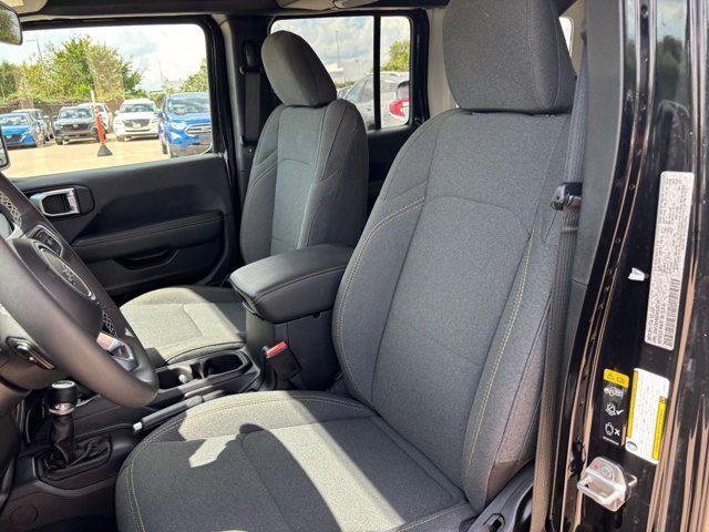 Photo of 2025 Black Clearcoat Jeep Wrangler