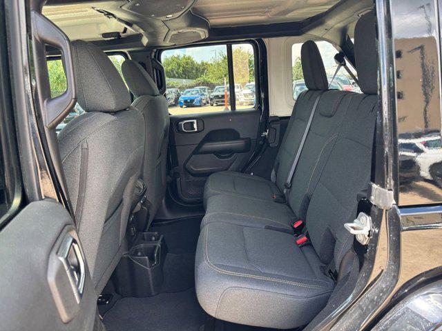Photo of 2025 Black Clearcoat Jeep Wrangler