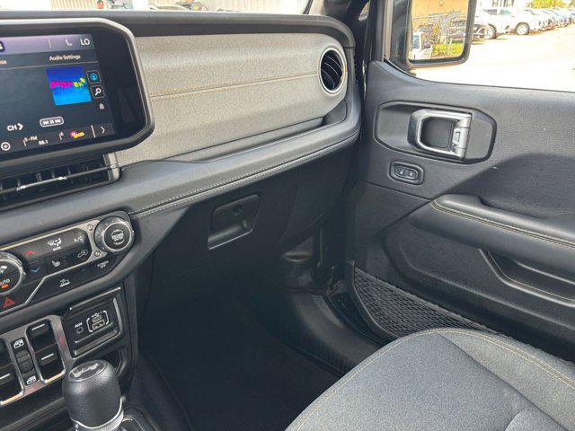 Photo of 2025 Black Clearcoat Jeep Wrangler