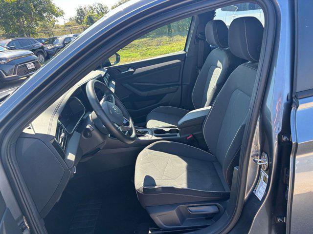 Photo of 2025 Gray Volkswagen Jetta