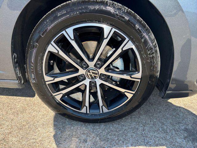 Photo of 2025 Gray Volkswagen Jetta