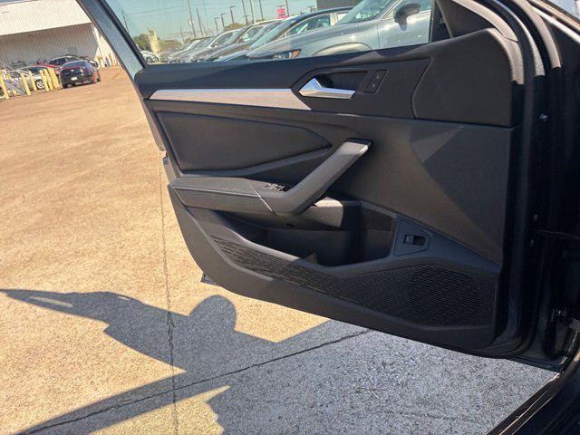 Photo of 2025 Gray Volkswagen Jetta