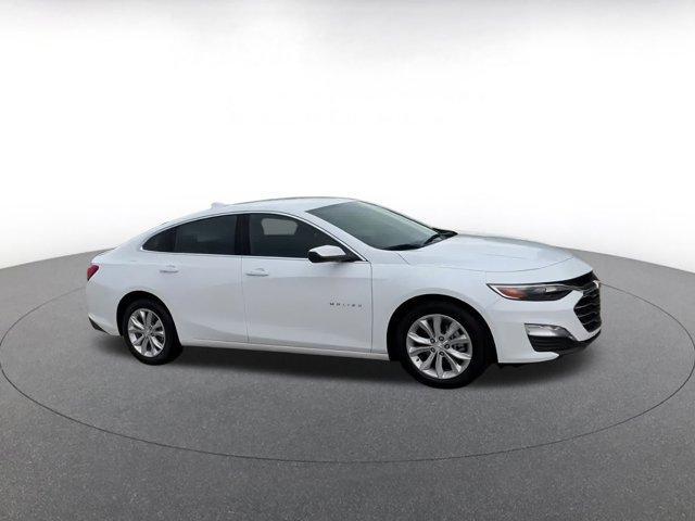 Photo of 2024 Summit White Chevrolet Malibu