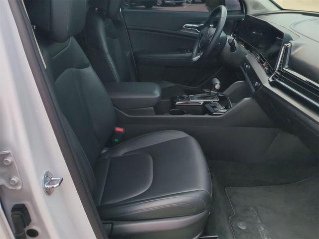 Photo of 2023 Glacial White Pearl Kia Sportage