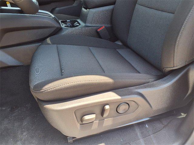 Photo of 2025 White Chevrolet Colorado