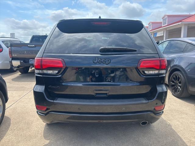 Photo of 2020 Diamond Black Crystal Pearlcoat Jeep Grand Cherokee