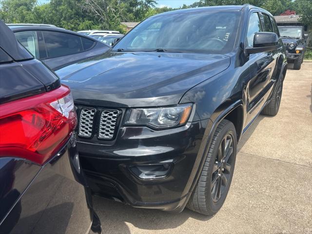 Photo of 2020 Diamond Black Crystal Pearlcoat Jeep Grand Cherokee