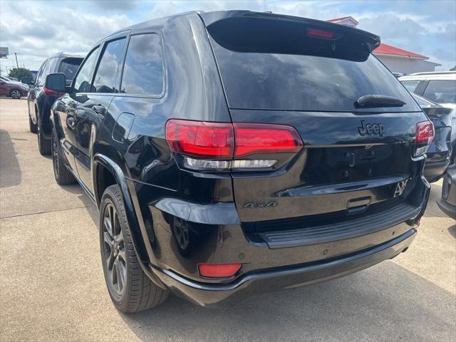 Photo of 2020 Diamond Black Crystal Pearlcoat Jeep Grand Cherokee