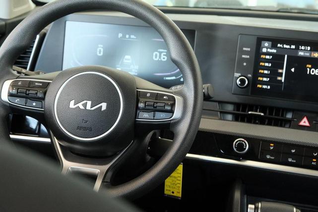 Photo of 2024 Gravity Gray Kia Sportage