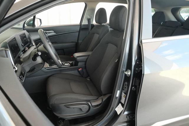 Photo of 2024 Gravity Gray Kia Sportage