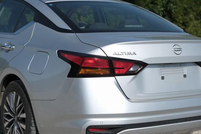 Photo of 2023 Brilliant Silver Metallic Nissan Altima