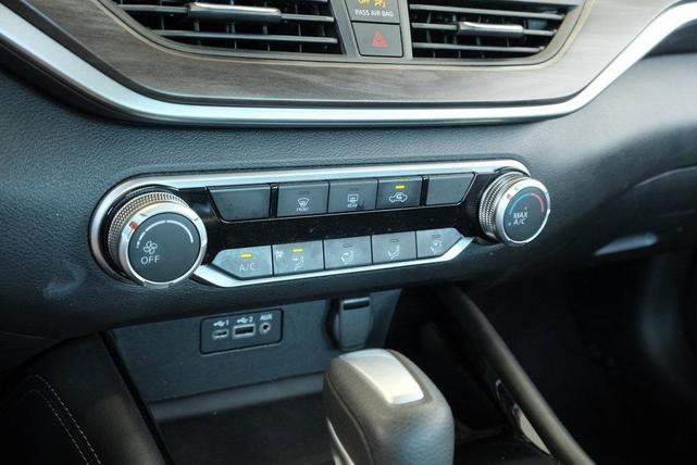 Photo of 2023 Brilliant Silver Metallic Nissan Altima