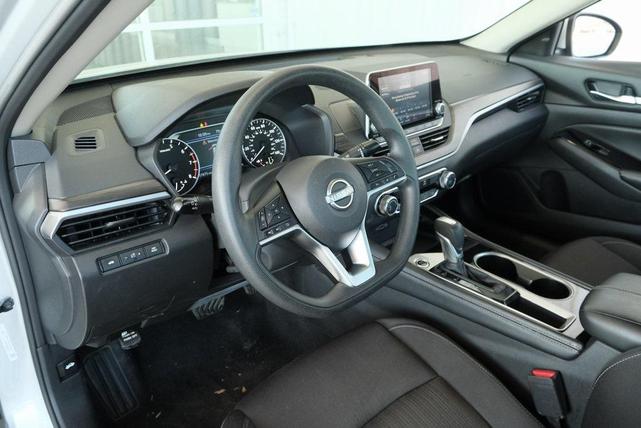 Photo of 2023 Brilliant Silver Metallic Nissan Altima