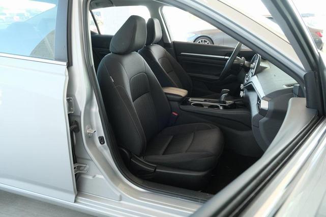 Photo of 2023 Brilliant Silver Metallic Nissan Altima