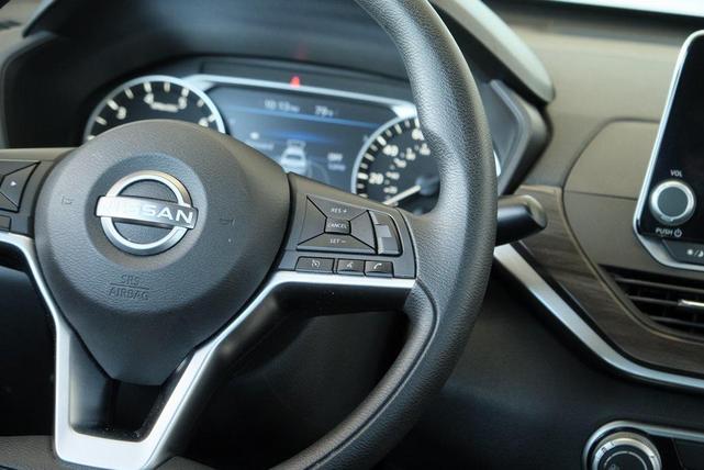 Photo of 2023 Brilliant Silver Metallic Nissan Altima