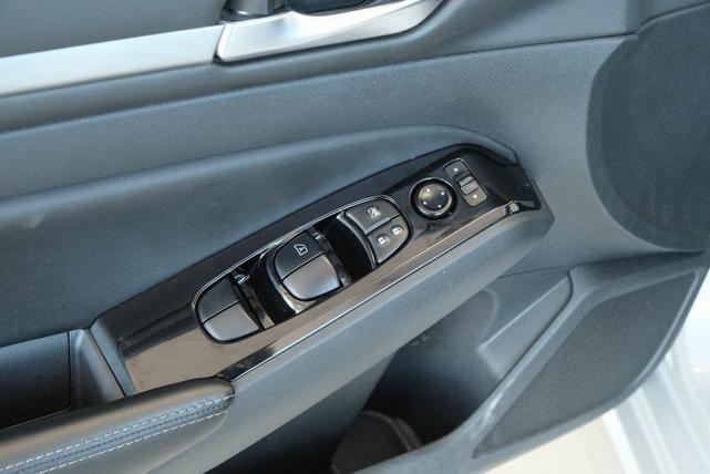 Photo of 2023 Brilliant Silver Metallic Nissan Altima