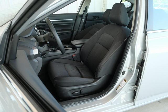 Photo of 2023 Brilliant Silver Metallic Nissan Altima