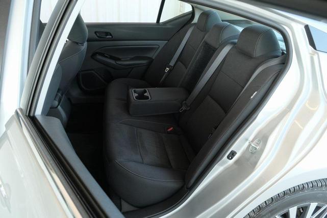 Photo of 2023 Brilliant Silver Metallic Nissan Altima