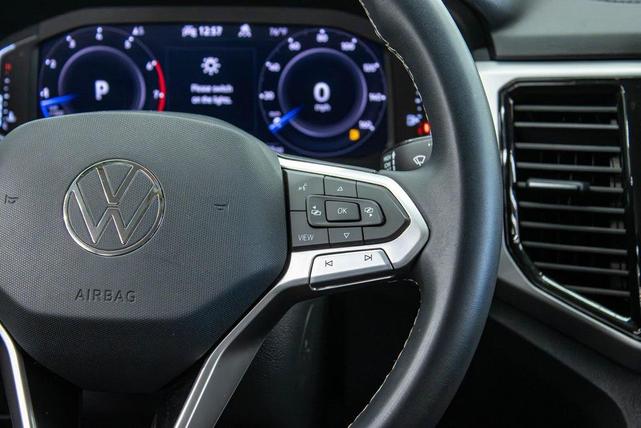 Photo of 2023 Pure White Volkswagen Atlas