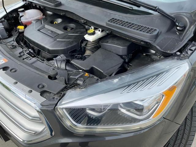 Photo of 2017 Gray Ford Escape