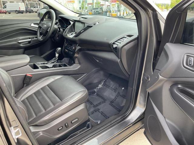 Photo of 2017 Gray Ford Escape
