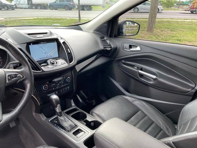 Photo of 2017 Gray Ford Escape
