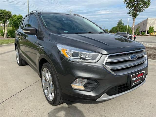 Photo of 2017 Gray Ford Escape