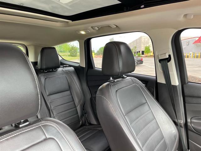 Photo of 2017 Gray Ford Escape