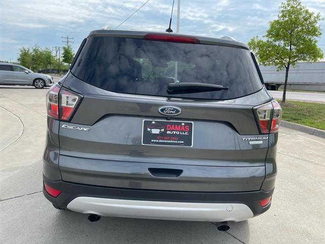 Photo of 2017 Gray Ford Escape