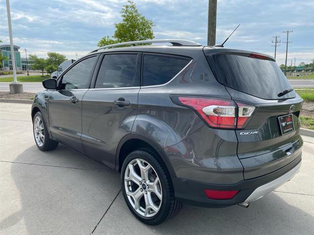 Photo of 2017 Gray Ford Escape