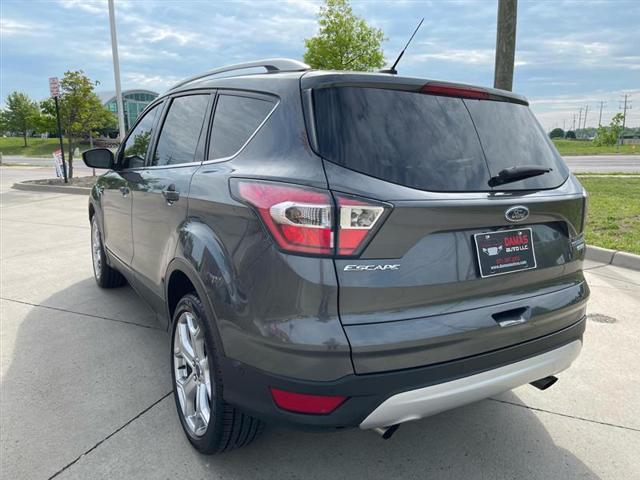 Photo of 2017 Gray Ford Escape