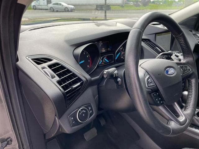 Photo of 2017 Gray Ford Escape