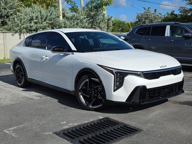 Photo of 2025 Snow White Pearl Kia K4