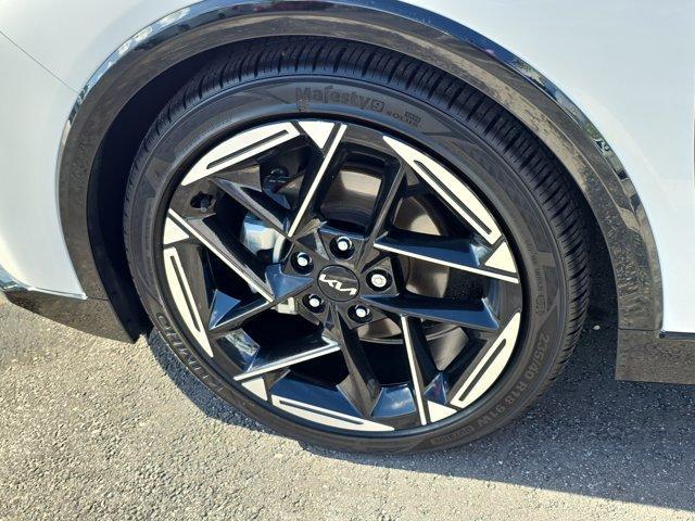 Photo of 2025 Snow White Pearl Kia K4