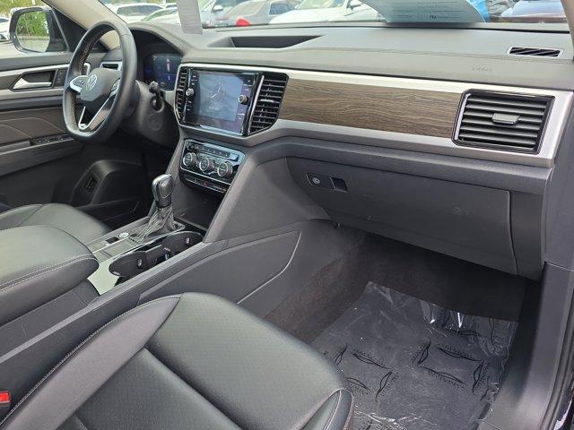 Photo of 2022 Deep Black Pearl Effect Volkswagen Atlas