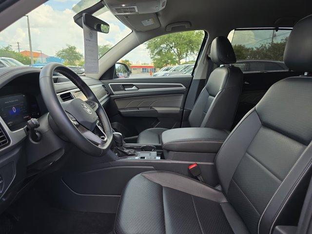Photo of 2022 Deep Black Pearl Effect Volkswagen Atlas