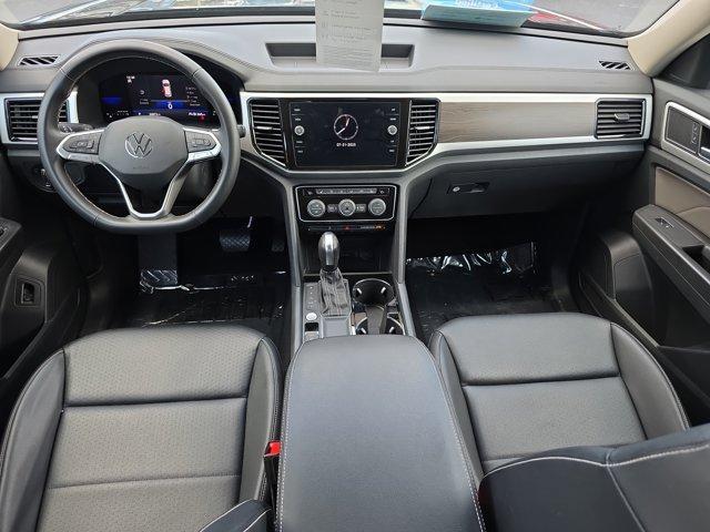 Photo of 2022 Deep Black Pearl Effect Volkswagen Atlas