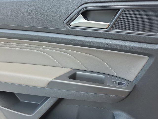 Photo of 2022 Deep Black Pearl Effect Volkswagen Atlas