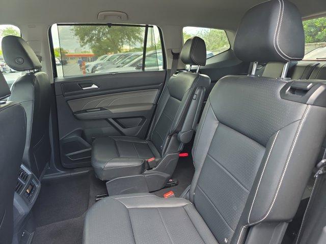 Photo of 2022 Deep Black Pearl Effect Volkswagen Atlas