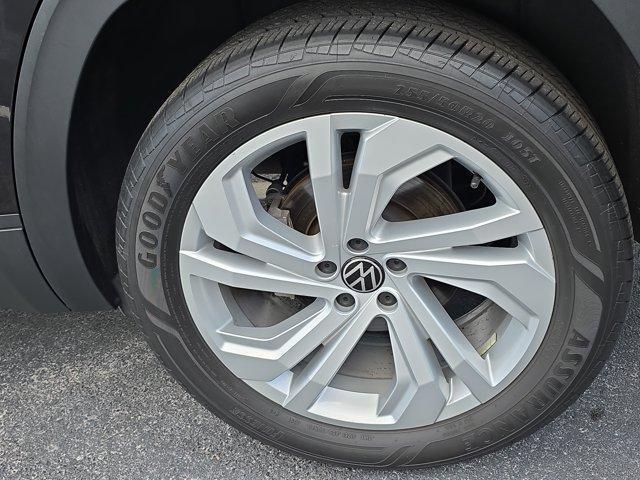 Photo of 2022 Deep Black Pearl Effect Volkswagen Atlas