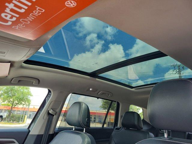 Photo of 2022 Deep Black Pearl Effect Volkswagen Atlas