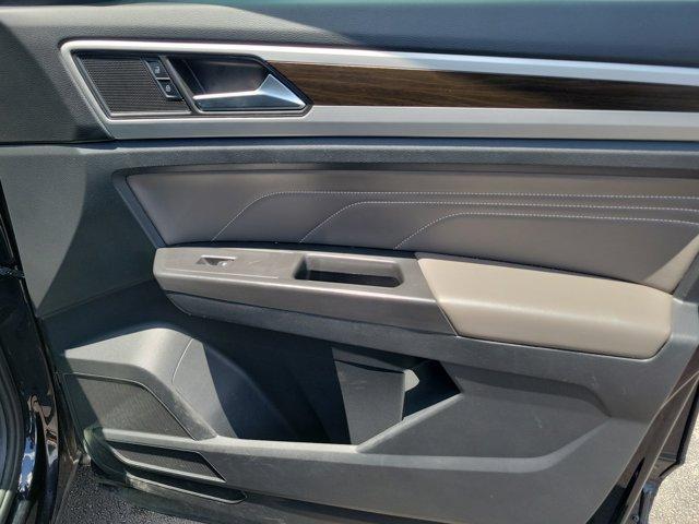 Photo of 2022 Deep Black Pearl Effect Volkswagen Atlas