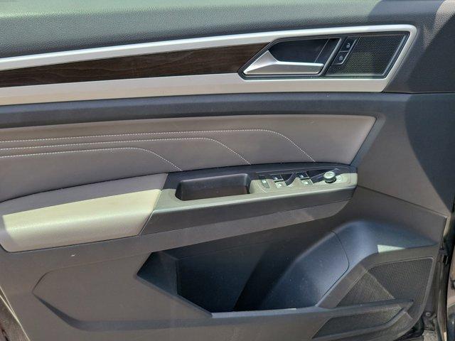 Photo of 2022 Deep Black Pearl Effect Volkswagen Atlas