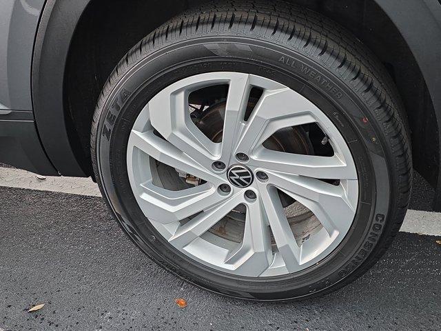Photo of 2022 Platinum Gray Metallic Volkswagen Atlas